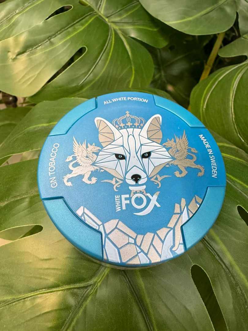 White Fox Blue Edition nicotine pouches can on leafy background